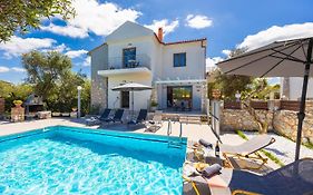Villa Tzina